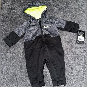 NWT Nike Thermal Hooded Jacket Onesie